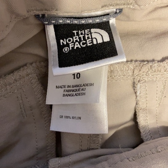 Never been worn before North Face pants/shorts - Picture 4 of 6